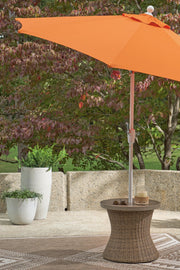Revare Beach Round End Table w/UMB OPT