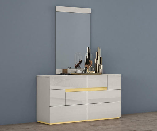 Triton Dresser