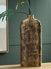Wallmond Vase - Berre Furniture