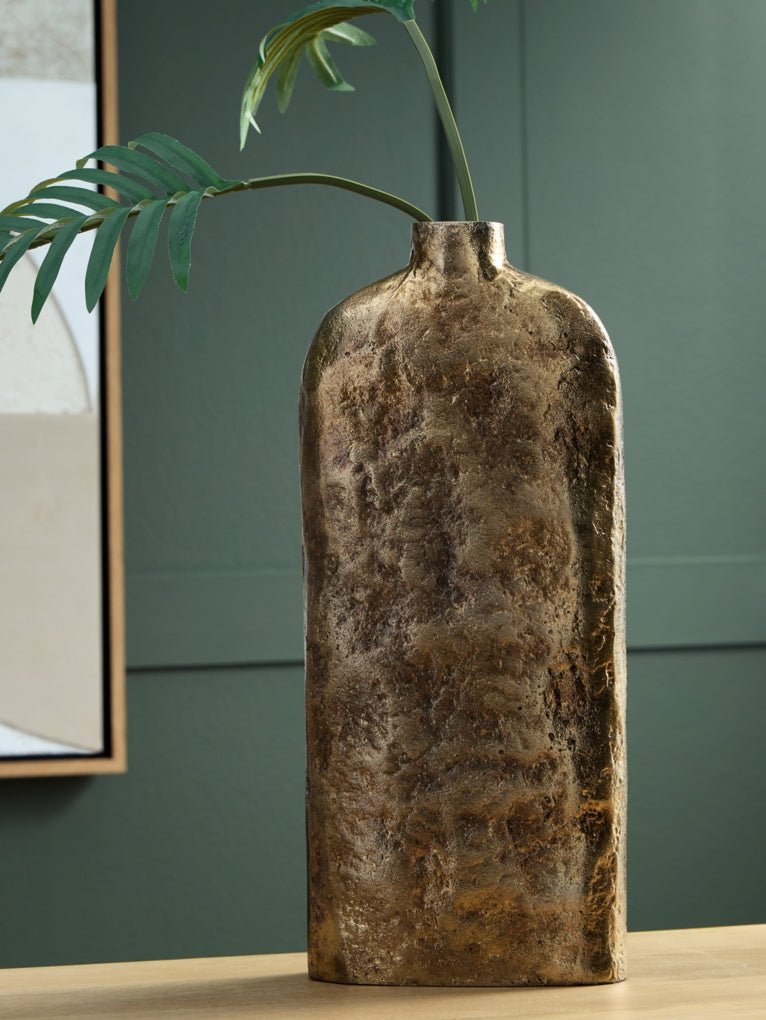 Wallmond Vase - Berre Furniture