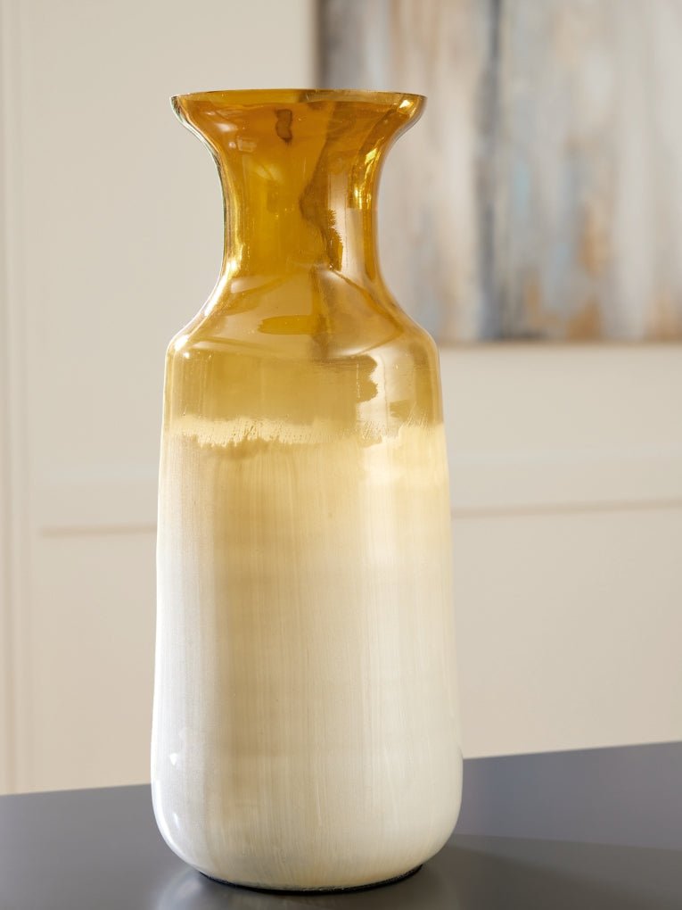 Wynburg Vase - Berre Furniture